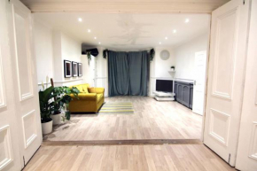 spacious multi-room london apartment